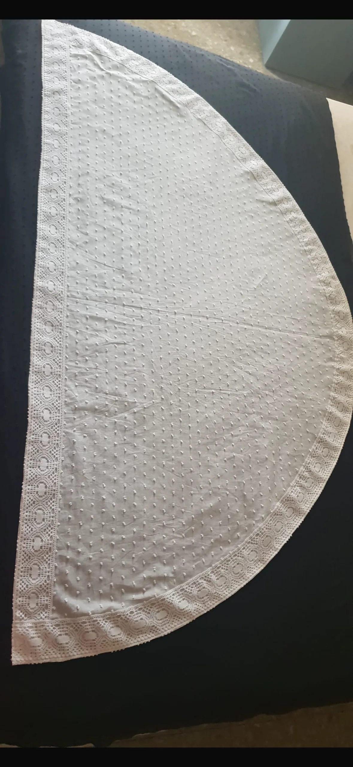 Mantilla media luna, foto 1 de 2