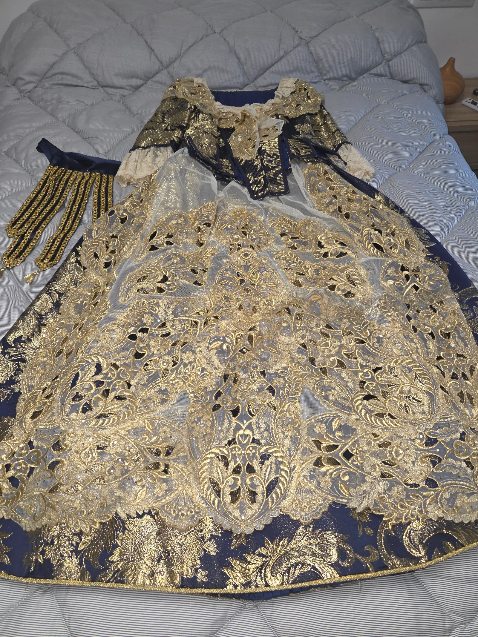 Traje completo fallera, foto 1 de 10